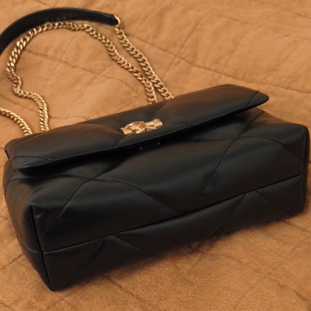 Tory Burch Kira Shoulder Bag - Picture 3 of 9
